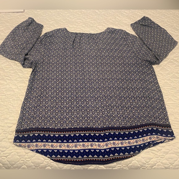 Old Navy V-neck Boho top in XL. Loose fitting and in Good condition. - Picture 6 of 9